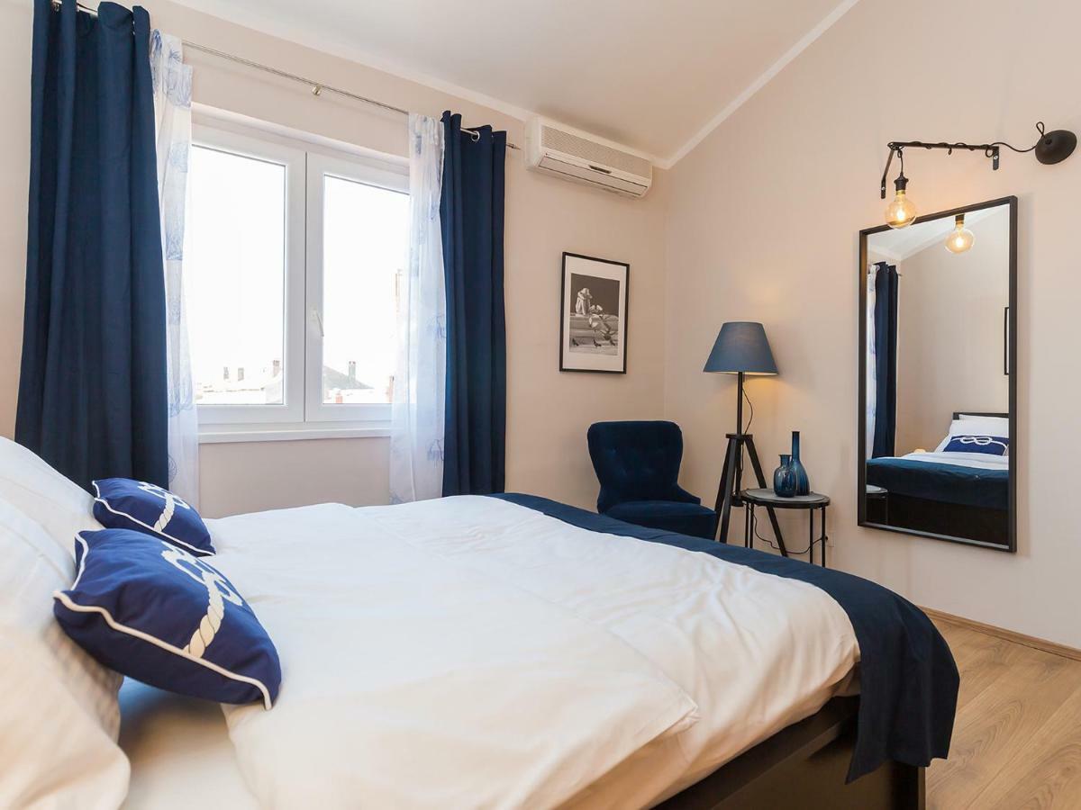 New City Center Design Apartment Porec Bagian luar foto