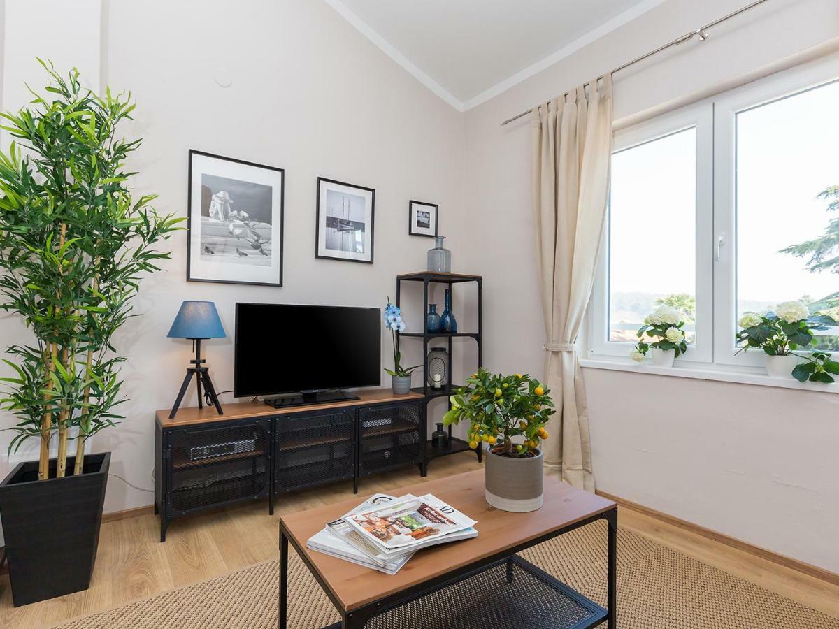 New City Center Design Apartment Porec Bagian luar foto